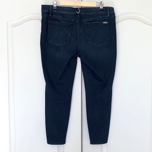 WHBM cropped skinny jeans with buttons along bottom legs - Picture 6 of 8